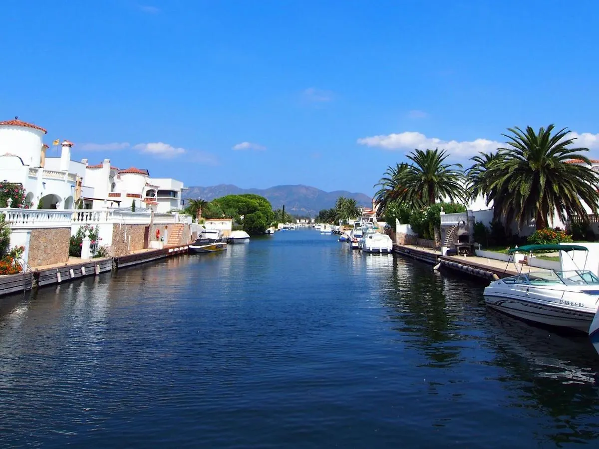 Holiday Home Sant Mori 48B Empuriabrava