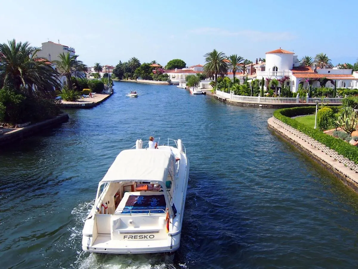 Holiday Home Sant Mori 48B Empuriabrava